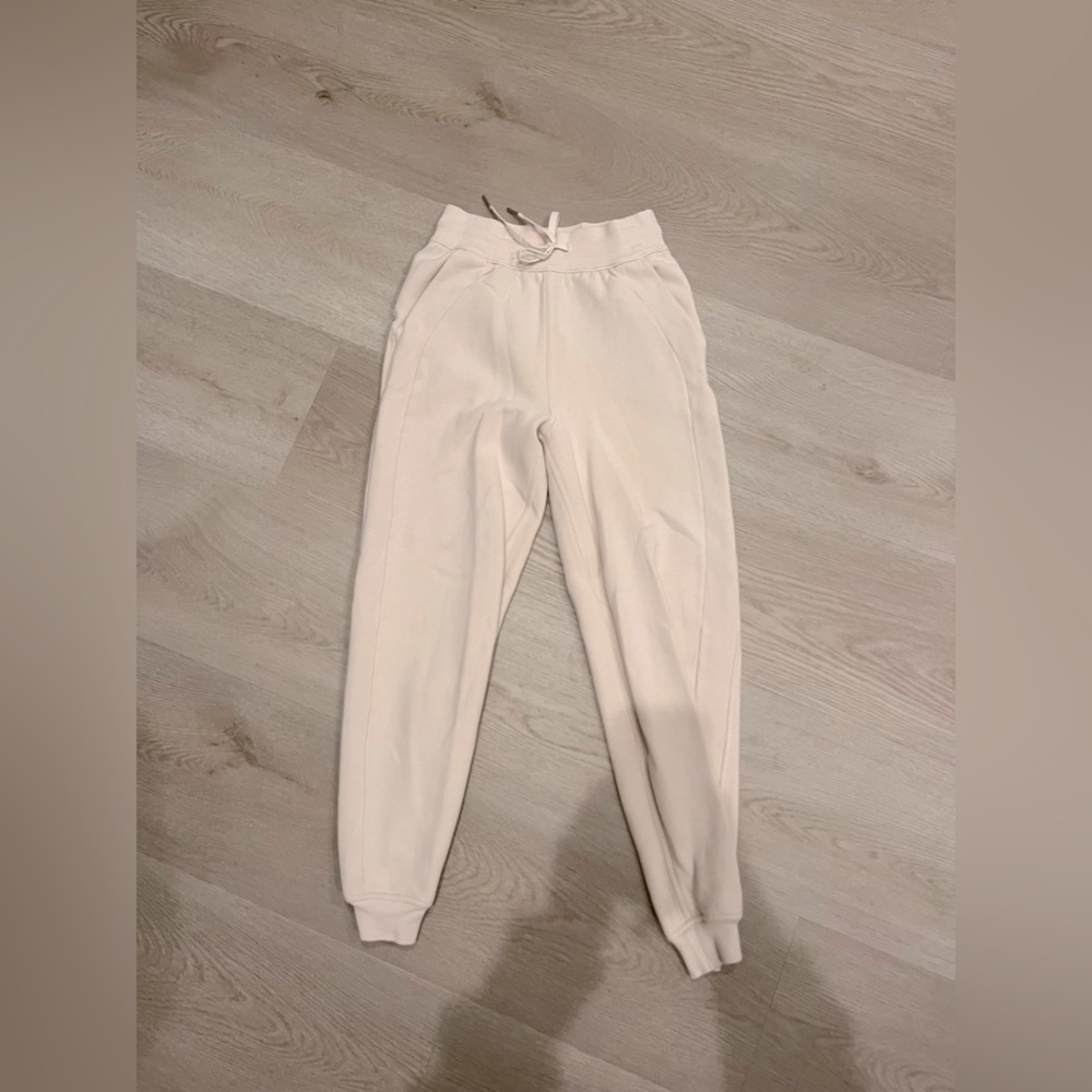 WHITE OPAL LULULEMON SCUBA PANTS